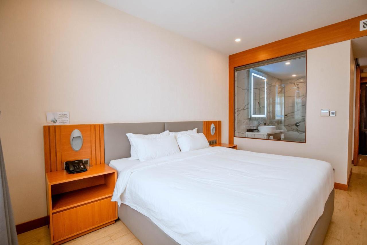 Bella Vita Hotel Лонгхай Экстерьер фото