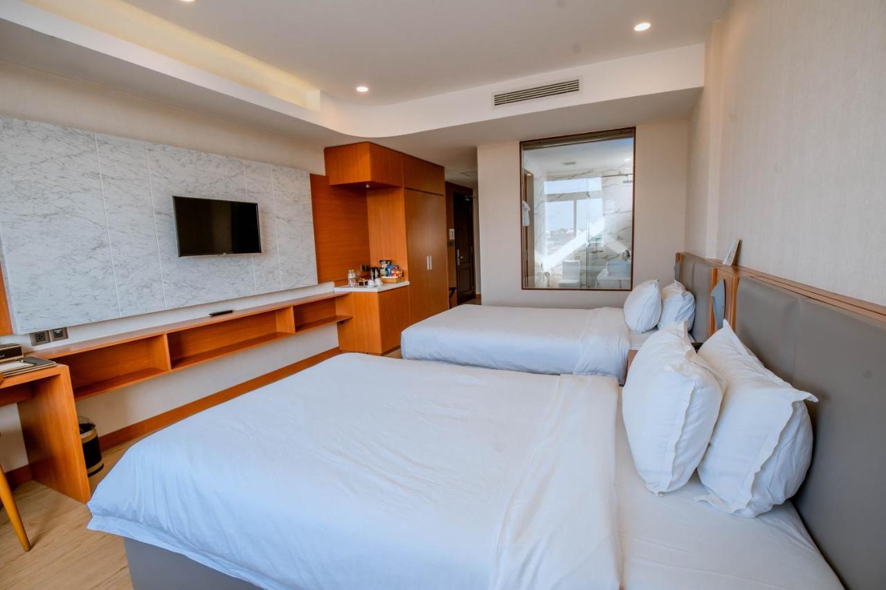 Bella Vita Hotel Лонгхай Экстерьер фото